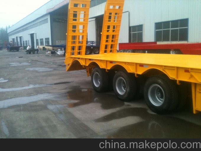 供應(yīng)歐曼雙驅(qū)，雙導(dǎo)三橋半掛車圖片