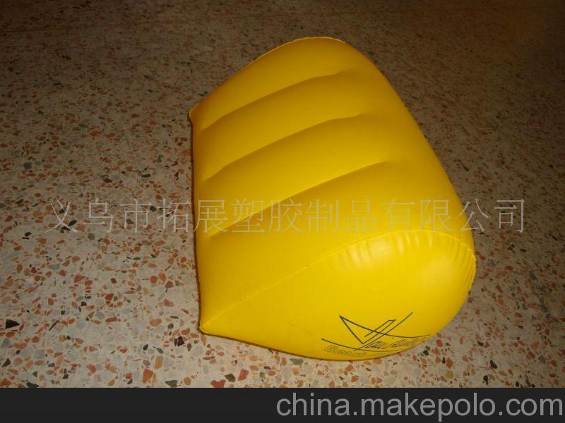 廠家專業(yè)生產(chǎn)PVC充氣沙灘枕頭，TPU充氣枕頭（可印客人logo）