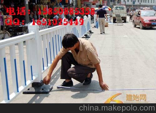 揚(yáng)州道路護(hù)欄 市政噴塑護(hù)欄 優(yōu)選新廈產(chǎn)品 質(zhì)量有保證的鋅鋼欄桿圖片